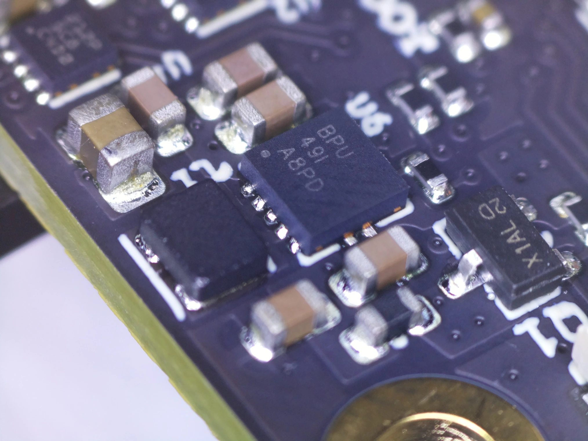 TPS63001 3.3V switching regulator + power switch